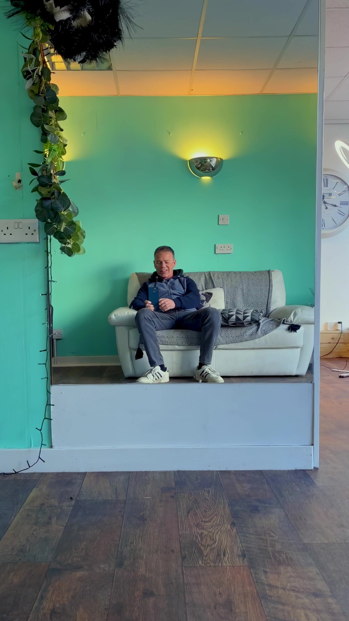 NakedFoxx: Tiệm cắt tóc mạo hiểm cọ xát tinh để đạt cực khoái...