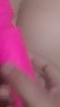 Și-a băgat vibratorul în pizdă
