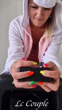 Urocza amatorska milf w kostiumie jednorożca z jej sybian sexmachine - dwa ogromne orgazmy