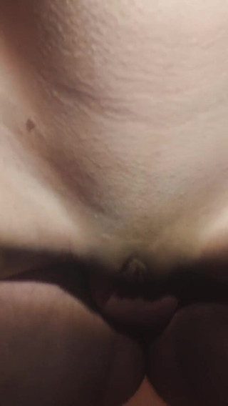 Wet Pussy Fuck: Dia cepat dikongkek dan pancut berisiko di dalam pepeknya crampie...