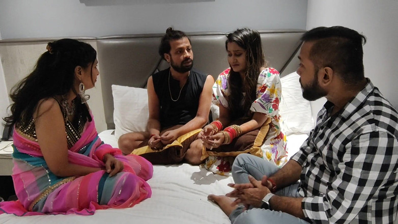 Anjalisingh_sexy: Tante seksi india lagi ngajarin pacarnya yang masih muda untuk...