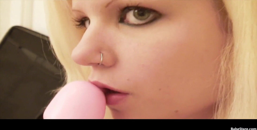 Babe Stare: Получить близкое и личное с Satine
