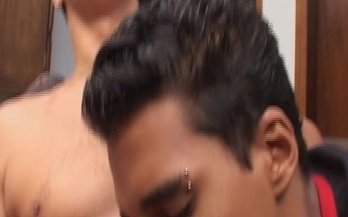 Just X Gays amateur porn: Суворий професор університету досліджує глибокі бажання зі своїми охочими студентами