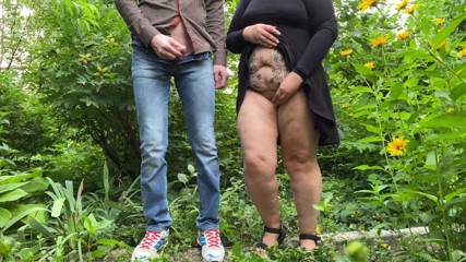 OurFetishLife: Venkovní masturbující milfka se sexy břichem mě udělala z jejího...
