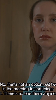 La belle-mère ne peut résister à la grosse bite de son beau-fils dans un lit partagé - remarquera-t-elle quand il baise sa belle-mère ?