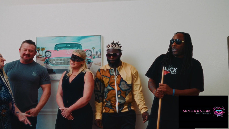 Auntie Nation: Недільний шматок