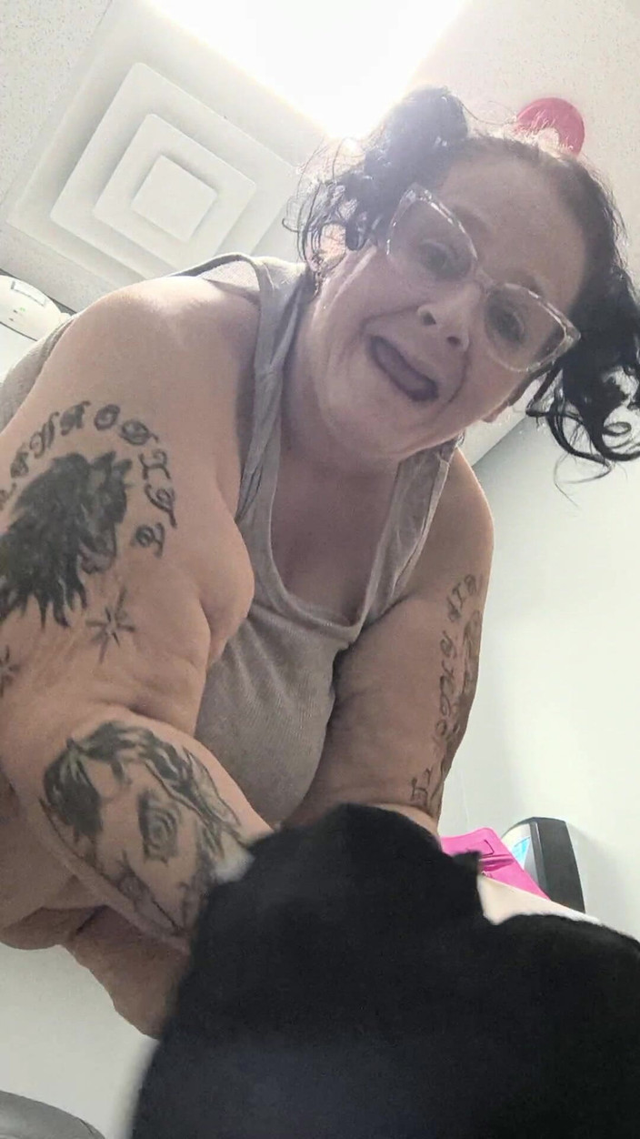 HerculesnVENUS: Figa pelosa arrapata in piedi sul pavimento sborra all'atterraggio