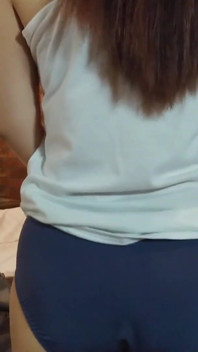 Exercice préparatoire en sous-vêtements Mana-chan