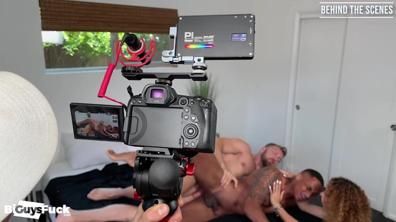 Bi Guys Fuck: Damn! All American Body Builder Pounds MMF Bi Hot Sex!