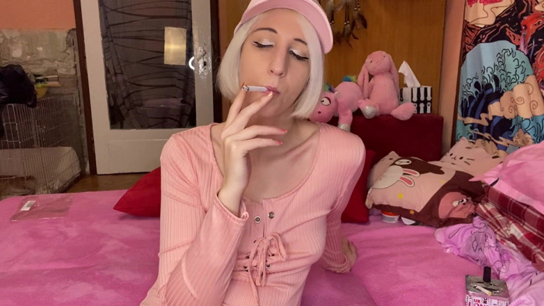 Cuteblonde666: Pinker tag, blondes behaartes mädchen raucht