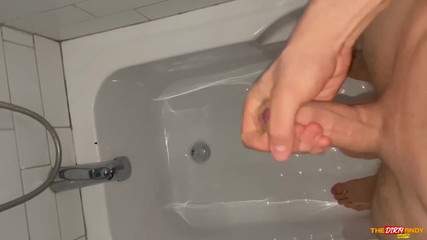 DirtyAndyPrivate: Branlette rapide dans la baignoire