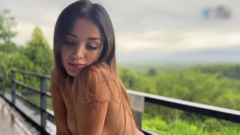 Samy Sun7: Giving My Photographer a Delicious Blowjob!