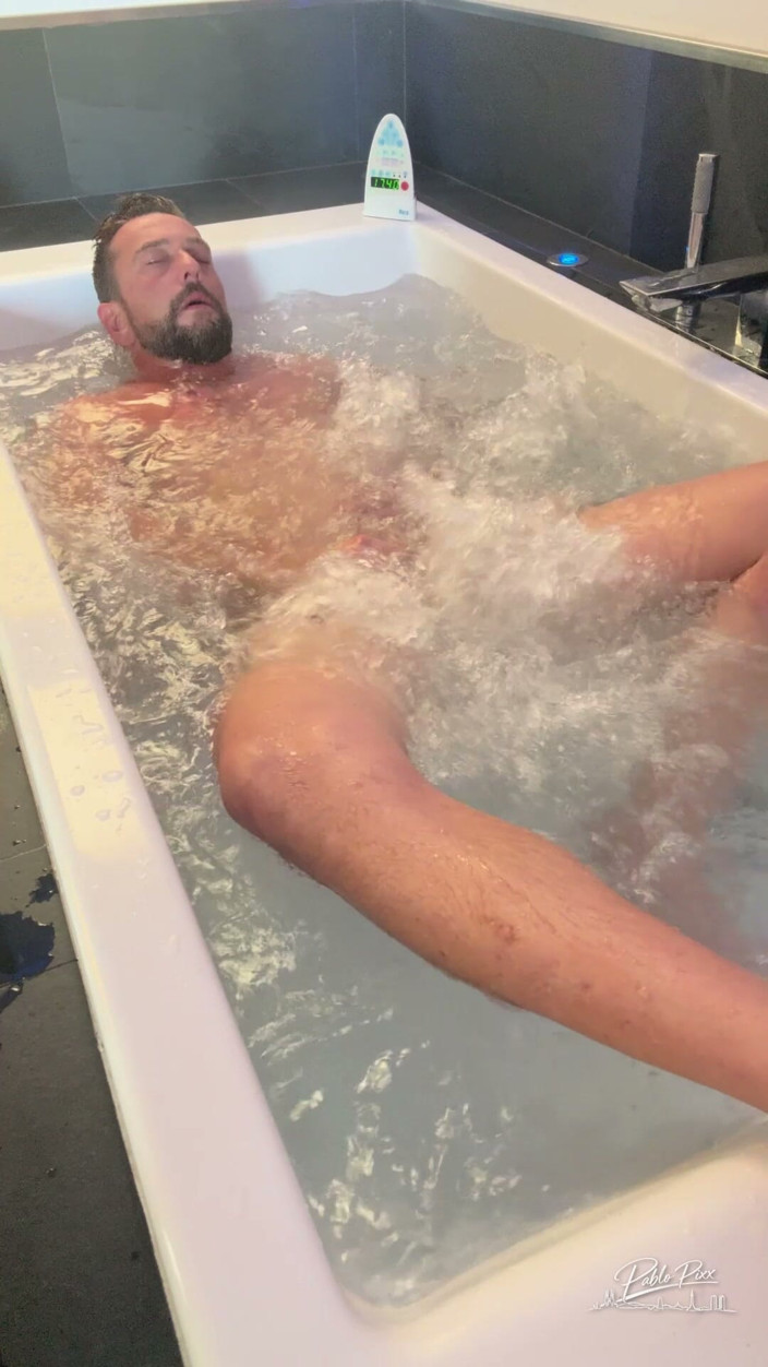 Pablo Pixx: Hung Italian Jerks off Alone in His Penthouse Bathtub