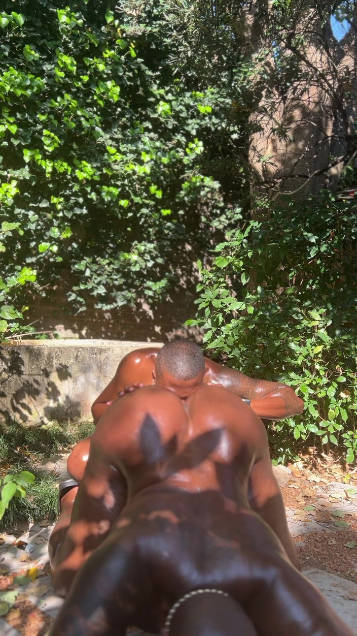 DADDYBLACKXXX: Scopata nel cortile di casa