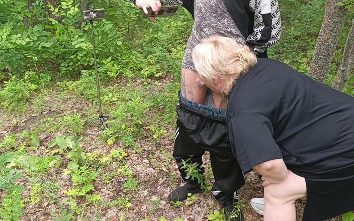 Zona901: Un ami me suce la bite dans un parc et...