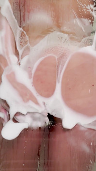 Lady Lyne grote tieten zeepachtige douche solo deel 1 van 8