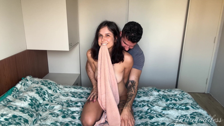Shamelesscouple: Il primo video di solletico e sfida di julia