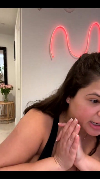 Dani Valentina: Ось копія