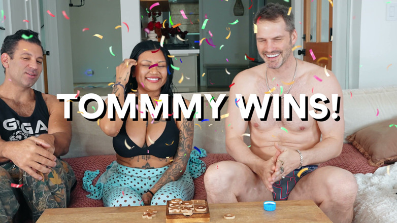 Tommy Wood XXX: Maya lynn Tom Games Pod'da çifte sikiliyor