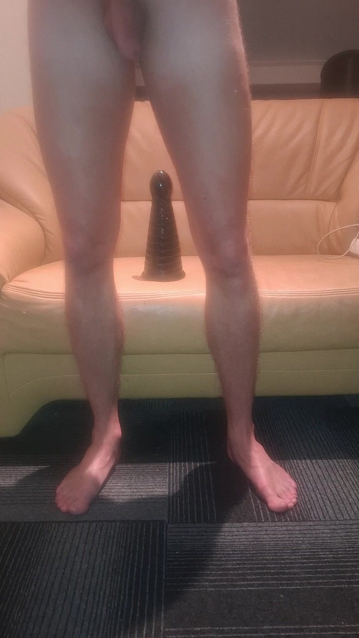 NoFace Twink X: Sexy gay Twink Noface Twink X jezdí na obrovských hračkách