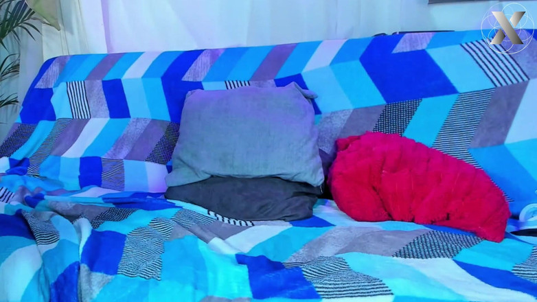 Feet Lovers club: Пожирающий её киску, пока она не брызгает