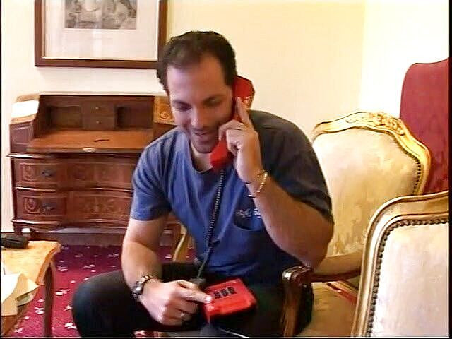 Lucky Perverts: 大屁股金发美女被肛交