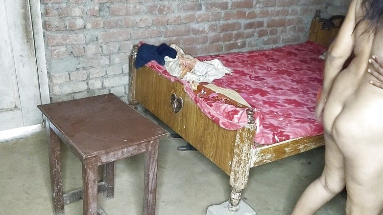 HotBhabhi420: Lồn của Aarti Bua bị đụ