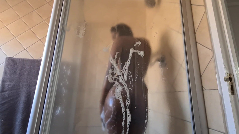 domslutfucker: Indická desi děvka ve sexy mýdlové sprše