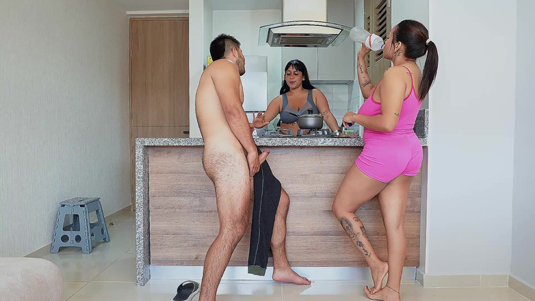 GIULIANA_BIG: मैं अपनी सौतेली बहन के सामने रसोई में अपने सौतेले भाई को चोदता हूं - यह बुरी तरह से समाप्त होता है