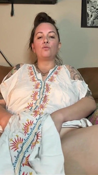 MILF fetish merokok melancap