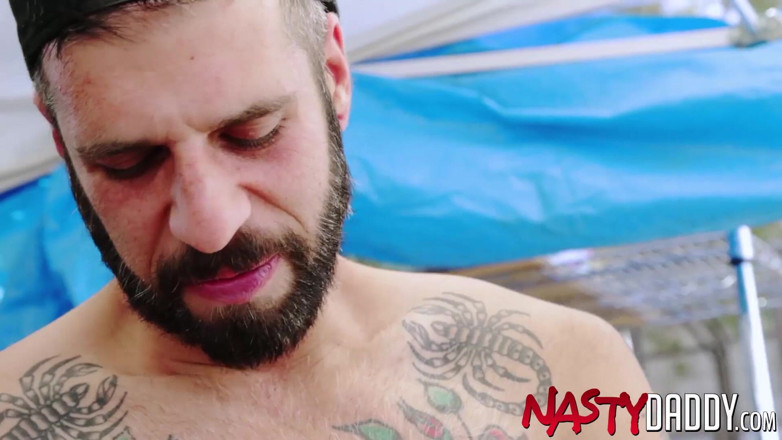Nasty Daddy: NASTYDADDY Latino stadnina Romeo Davis Raw hoduje gejów Drew Dixon