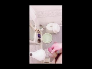 Medical student Hiro: Мужик в любительском видео мастурбирует и получает камшот, теряясь со стонами в ванне дома моих родителей