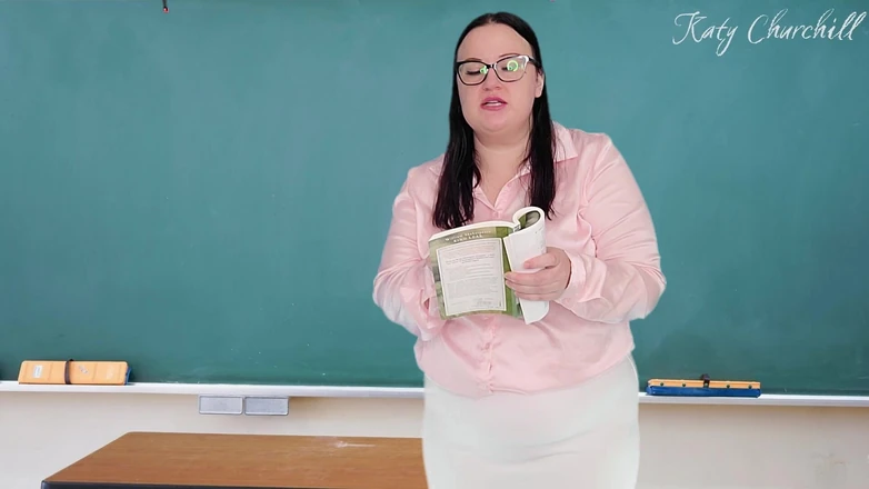 Katy Churchill: Учительница соблазняет твой маленький хуй после уроков