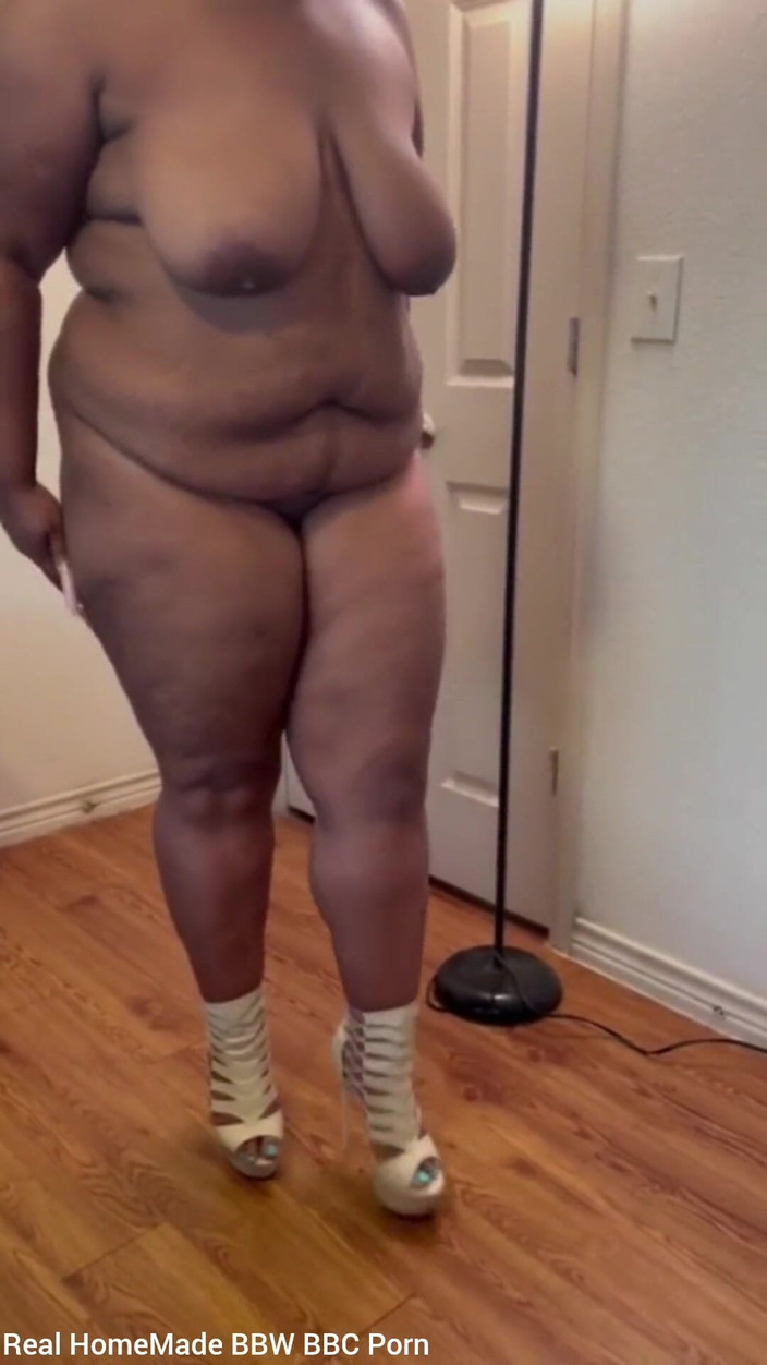 Super sexy ebony cuties: 역대 최고의 BBW 스탠딩 오줌 모음집