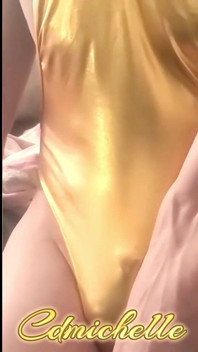 Transvestit Trägt Goldenen Body