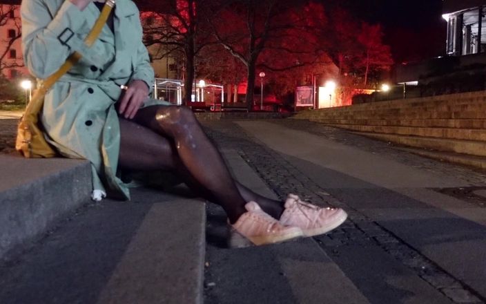 Loreley add: Crossdresser w ciele z penisleeve - niechlujny