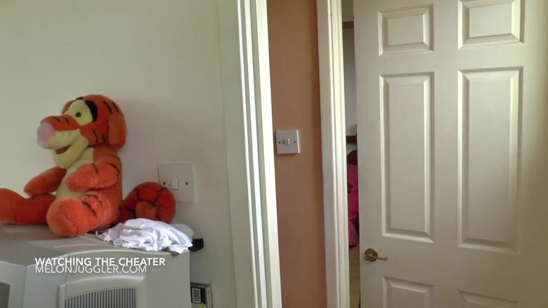 Melon Juggler: Une nana BBW baise comme une pro