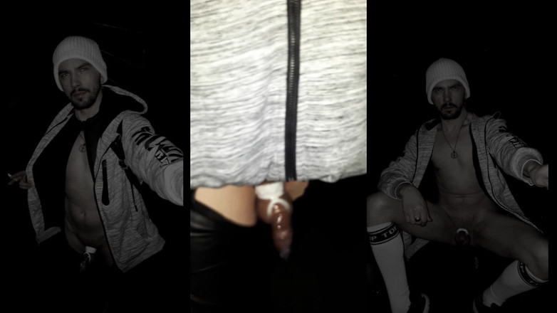 kinkygaynudist: 내 자지에 오줌을 흠뻑 젖은 고무로 겨울 하이킹