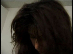 Lucky Cooch: Soberba morena gata está mostrando seu corpo sexy