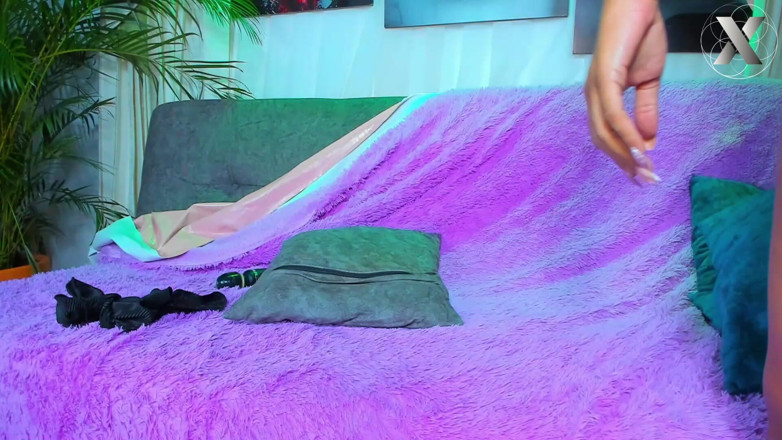 Feet Lovers club: Vaginul meu păros care își zdrobește limba până la orgasm - Adorarea...