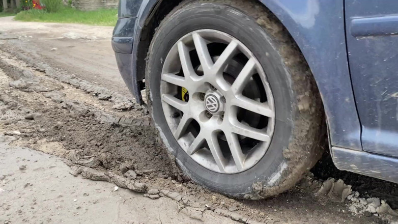 HotPrincessUA: Fastnat i lera vevning - Heel Pedal pumpar till handjob &slarvig avsugning!