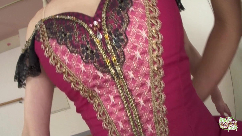 Magic Asian Pussy: वह एक बैलेरीना के लिए वास्तव में बड़ी है और वह जानती है कि कैसे करना है।