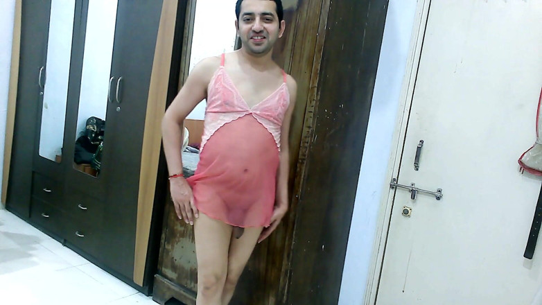 Cute & Nude Crossdresser: Si banci crossdresser femboy Sweet Lollipop di babydoll belaka yang...