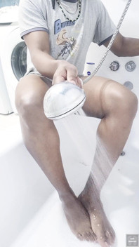 I Clean Sensually My Feet (2025)