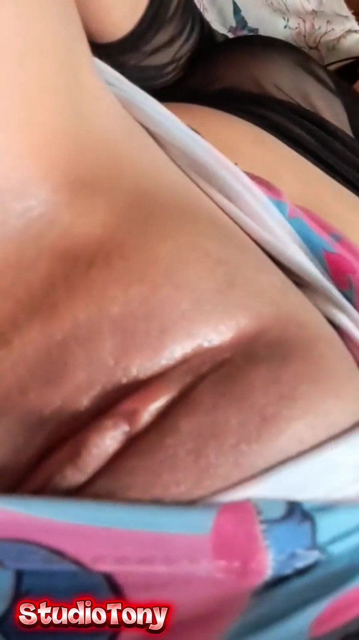 Yuli and tony: 상사 두 명과 섹스하는 걸 좋아하는 18살 베이비시터