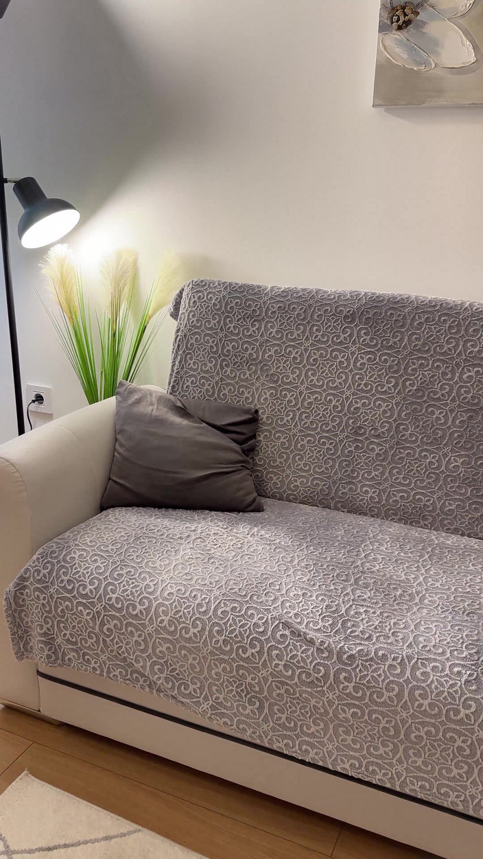 Stella Cardo: Sexy blondine in rode lingerie en rode lippenstift kreunt tijdens...