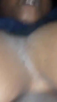 Grande pau preto martelando minha buceta peluda atrás do meu carro gemendo orgasmos