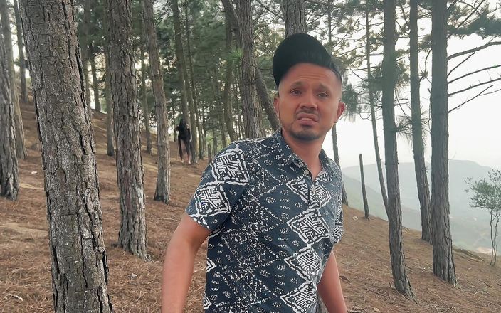 MelaniRincon: Skogshäxan knullar en försvarslös man