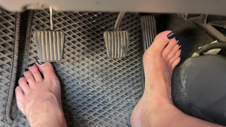 Hottie goddess: 실속 자동차 : 맨발의 지배