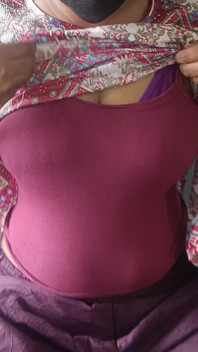 Nữ sinh viên Chennai tự lãng mạn